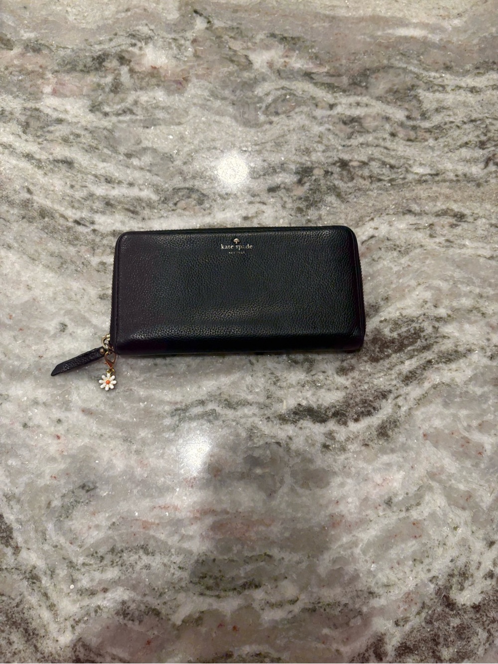 kate spade black pebbled leather zip wallet with daisy charm